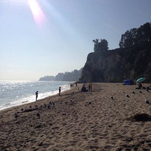 앨범 커버의 사진은 캘리포니아주 말리부의 파라다이스 코브에서 촬영되었다(2014년 사진)