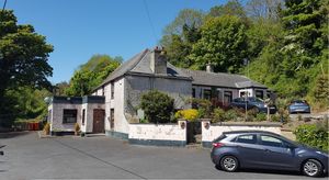 리피 강 북쪽 기슭, 스트로베리 베드의 렌스 네스트 펍