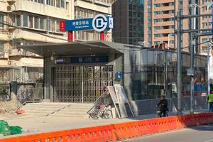 둥바역 A 출입구