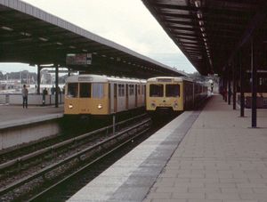 103 084 (오른쪽) D급 in 부탈, 1990