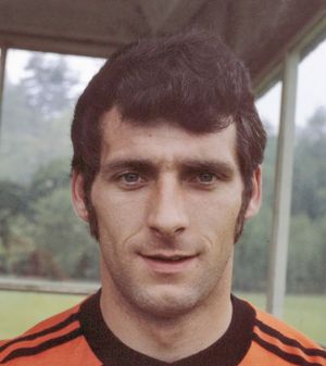 딕 닝가 (1978년 사진)는 1973년 페인담에서 프로 데뷔를 했다