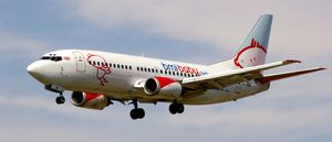 2010년 바르셀로나 엘프라트 공항에 착륙하는 보잉 737-300