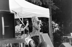 밴드 7 Year Bitch 공연 모습