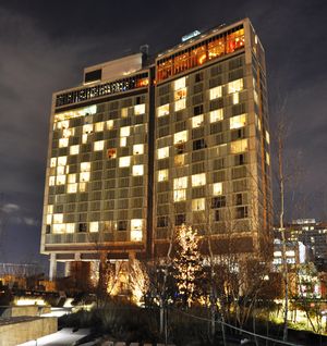 더 스탠다드 호텔(The Standard Hotel), "Bitch I'm Madonna" 뮤직 비디오 촬영지