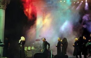 《엔터테인먼트 위클리》는 "Like a Prayer" 퍼포먼스를 호평했다.