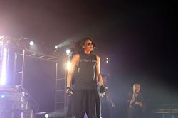 하우스 오브 블루스 샌디에이고 공연에서 노래하는 시아라