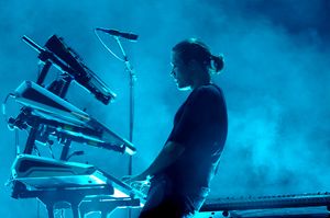 키보디스트 버튼의 합류로 밴드의 라인업은 2015년까지 변동이 없었다.