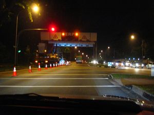 힐뷰(Hillview)에 새로운 ERP 갠트리 설치 중 야간 작업