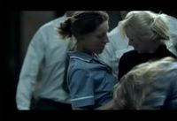 "Dégénération"의 뮤직 비디오에는 여러 동성애 장면이 포함되어 있다.