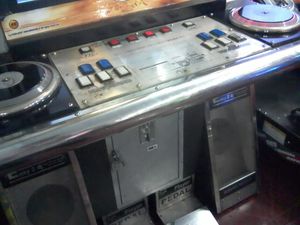 EZ2DJ 아케이드 캐비닛의 컨트롤 패널