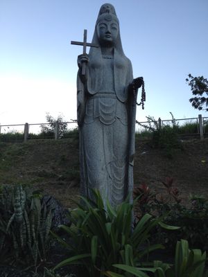 칸후라우 언덕의 평화 기념 동상인 마돈나 마리아 카논, 현지에서는 일본의 마돈나로 불린다