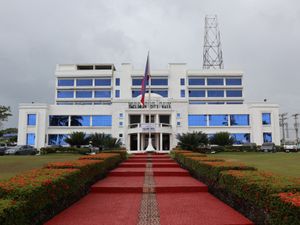 칸후라우 – 타클로반 시청의 별칭. 건물이 서 있는 언덕의 이름이기도 하다.