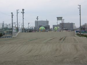 차선으로 구분된 코스