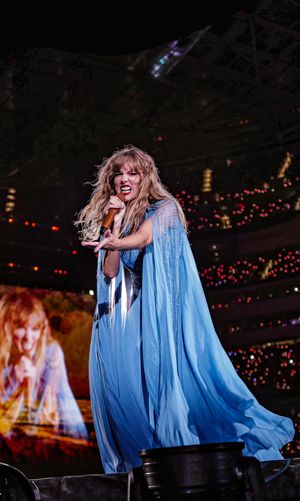 The Eras Tour의 folklore 세트에서 테일러