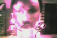 뮤직 비디오의 임의의 프레임 중 하나