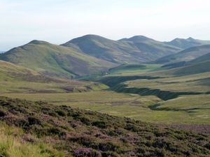 이 앨범은 1999년부터 2001년까지 그들의 펜틀랜드 힐스(사진) 스튜디오인 헥사곤 선에서 녹음되었다.