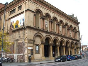 브리스톨의 콜스톤 홀 (2011년), 앨범의 녹음 장소 중 하나