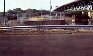 폐쇄회로TV에 잡힌 다리의 붕괴 당시 상황