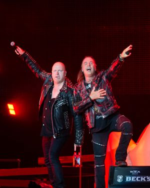 2018년 바켄 오픈 에어에서 공연하는 할로윈. 왼쪽부터: 미하엘 키스케와 안디 데리스.