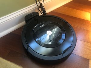 충전 도크에 있는 Roomba 805