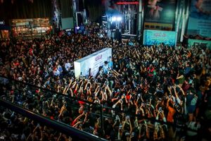 린이와 싱페이가 2019년 5월 20일 방콕에서 팬 미팅을 하고 있다.