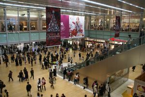 1층 콘코스와 제이알 나고야 타카시마야 입구