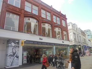 리즈의 Commercial Street에 있는 itsu