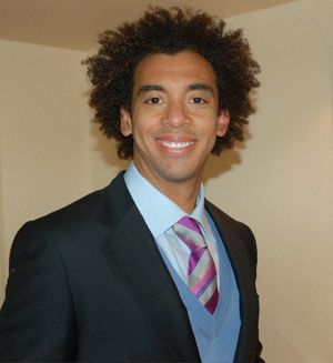 블랙그라운드는 브랙스턴과 함께 작업하기 위해 하비 메이슨 주니어와 언더독스에게 컨설팅을 받았다.