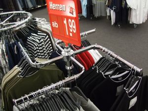 KiK의 만자 모양 옷걸이