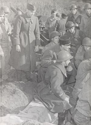 1943년 12월 모로코에서 65 포병 연대 소속 프랑스 포병들이 105mm M2 곡사포에 대한 훈련을 받고 있다.