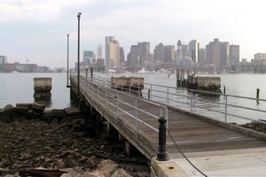 옛 이스트보스턴 부두. 1995년부터 1997년까지 운영되었다.