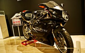 영화 아이, 로봇(I, Robot)에 사용된 MV 아구스타 F4 750 SPR