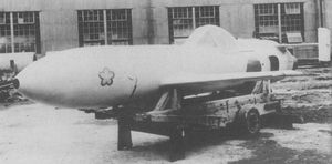 열추진 엔진을 장착한 모델 22; 꼬리 바로 앞 측면에 있는 제트 흡입구에 주목