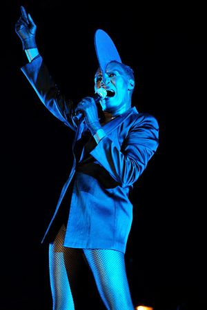 2011년 웨스트 코스트 블루스 & 루츠 페스티벌에서 공연하는 존스