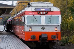 뢰렌스쿠그역에 정차 중인 D 계열 BM69078 편성