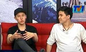 2016년 토크쇼 중의 자크와 알렘