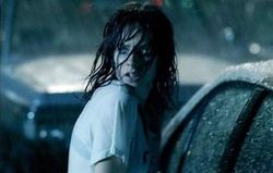 라빈은 부모와의 문제로 집을 뛰쳐나온, 고뇌에 찬 노숙 소녀 역할을 맡았다.