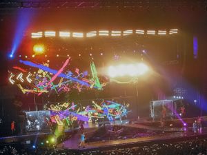 싱가포르에서 공연하는 2NE1