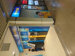 부기스 MRT 역에 위치한 POSB 입금 및 현금 인출기