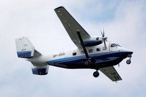 언더밸리 수하물 포드가 있는 M28