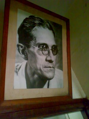 R. 팜 덧(RPD)이 델리의 잔데왈란(Jhandewalan)에 있는 인민 출판사(PPH)에서 찍은 초상화