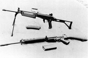 벡터 R4(위)와 벡터 R1(FN FAL, 아래)