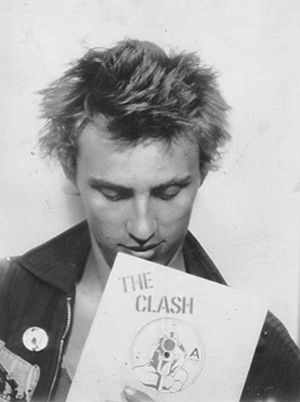 영국 예술가 닉 이건(Nick Egan, 2009년 사진)은 이 앨범 커버를 디자인했으며 "Step Back in Time"의 뮤직 비디오를 연출했다.