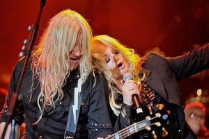 타일러(Tyler)가 2013년 3월 10일 독일 뷔르츠부르크의 S.Oliver Arena에서 "Rock Meets Classic" 2013 투어 공연 중이다.