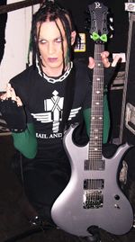 기타리스트 트립 아이젠은 이 앨범 작곡에 참여했다.