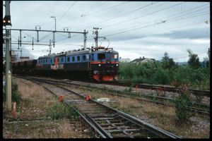 화물 열차를 견인하는 SJ Dm3 1225