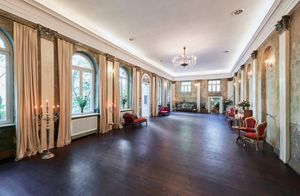 "Shame"의 뮤직 비디오는 2006년 10월 베를린의 Ballhaus Wedding에서 촬영되었다.