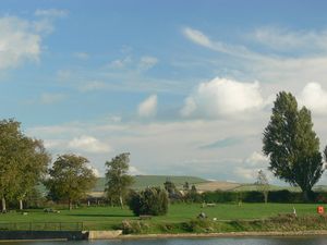 코트 워터, "Grass"의 배경이 된 스윈던의 공원 (2006년 촬영)