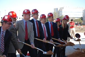 2013년 2월 8일에 열린 경기장 공식 기공식