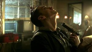 에미넴이 모텔에서 자신을 쏘는 모습, 노래 뮤직 비디오 장면 중 하나